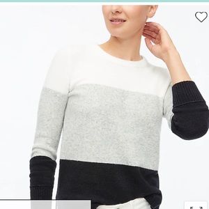 CREWNECK SWEATER IN EXTRA-SOFT YARN
BB084
Size: X-SMALL
GREY IVORY BLK COMBO